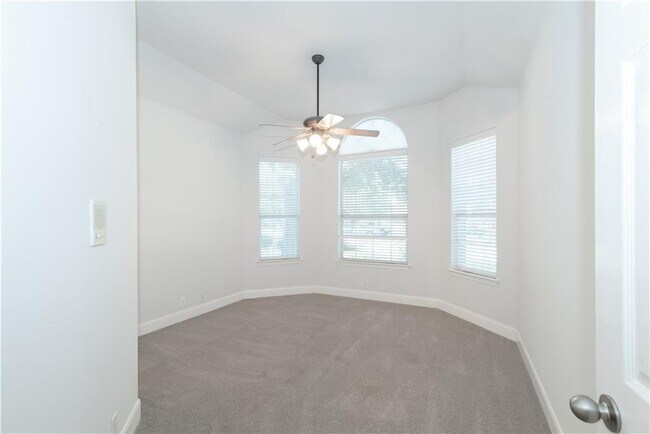Building Photo - 2611 Salerno Pl