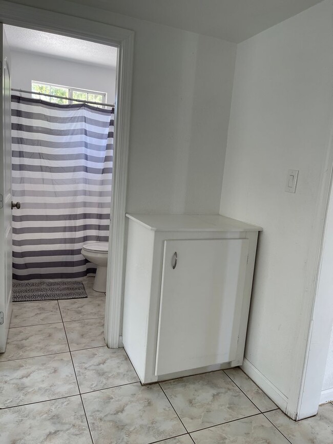 Building Photo - Aspen Ave - BLUE