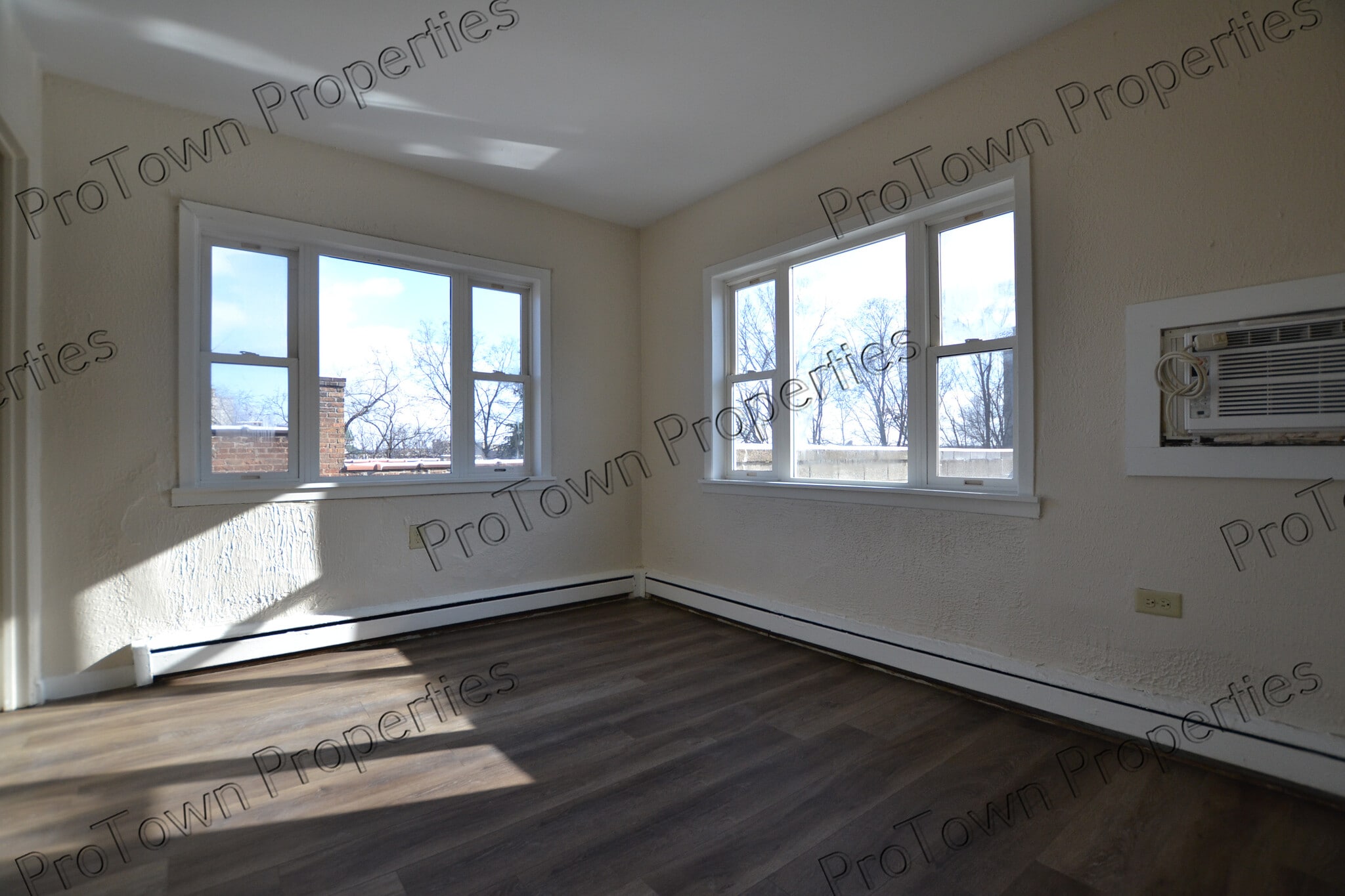 Building Photo - 226 N Broadway St