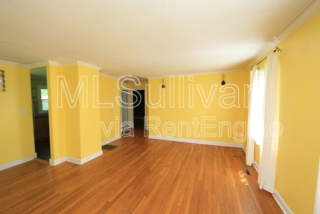 Building Photo - 2404 Farthing St