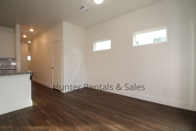 Building Photo - Upscale Three-bedroom Townhome!