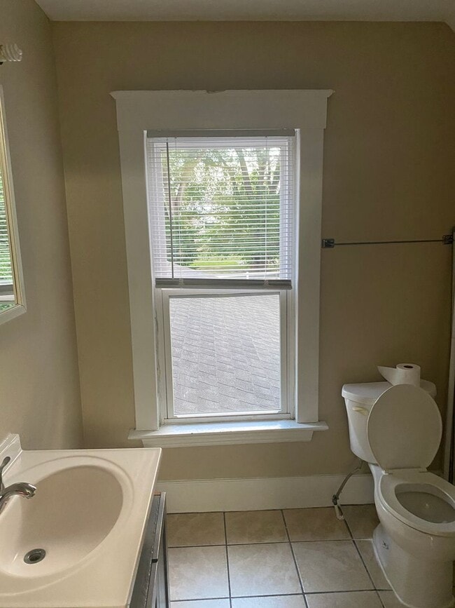 Building Photo - Beautiful new exterior on classic Harters Heights 4 bedroom (3 full baths) blocks from ND.