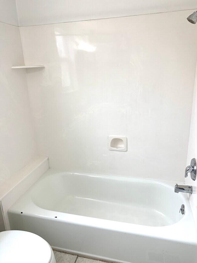 Building Photo - 218 Edith Ave S