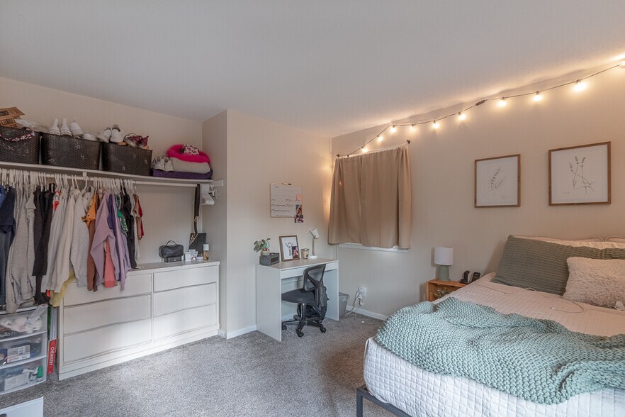 Building Photo - 2219 Marwood Dr