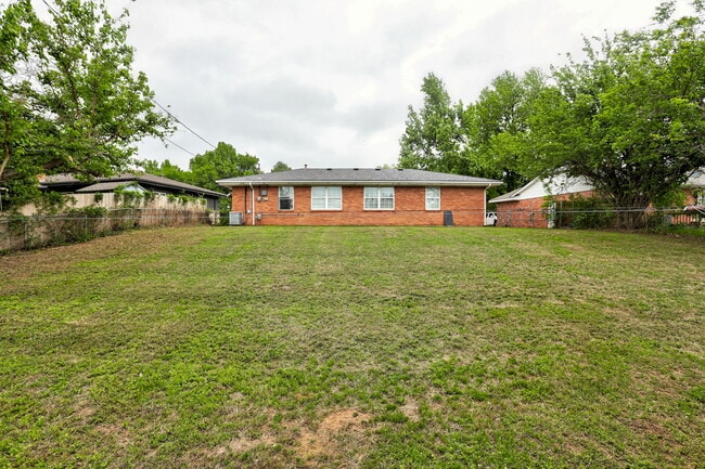 Building Photo - 1208 Avondale Dr