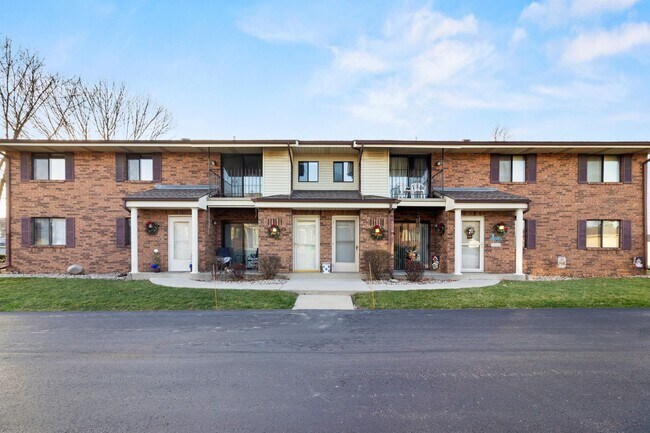 Building Photo - NEW! 2 Bedroom/2 Bath Condo-Mt Pleasant