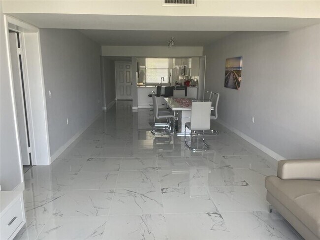 Building Photo - 1721 Whitehall Dr