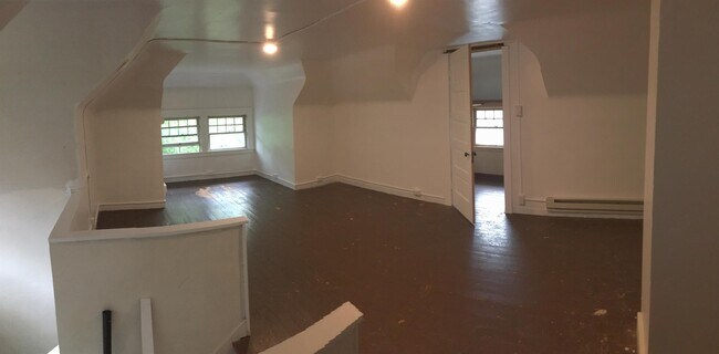 Building Photo - 2280 Grandview Ave