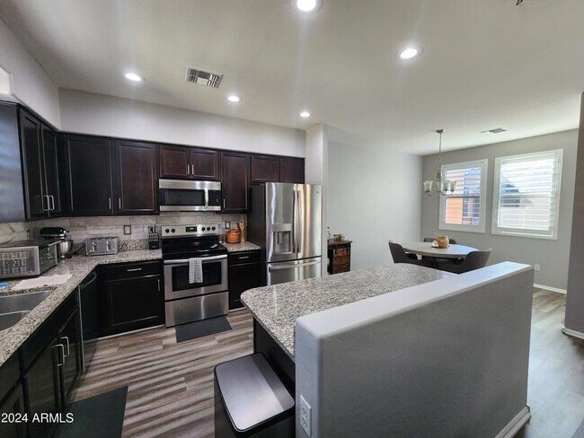 Building Photo - 1822 N 77th Glen