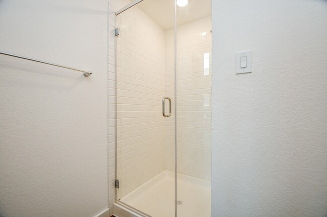 Building Photo - 943 Malibu Shr Ln