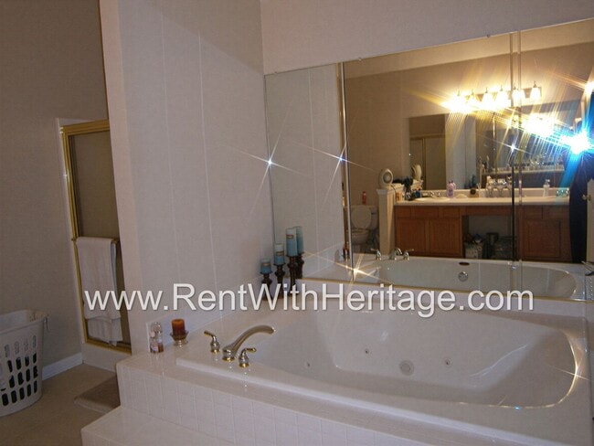 Building Photo - WOW!!!.....GORGEOUS 4Bd / 3Ba / UPGRADES GALLORE/ SWIM / TENNIS COMMUNITY