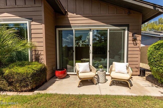 Building Photo - 3801 E Glenrosa Ave