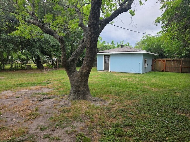 Building Photo - 209 Franlee St