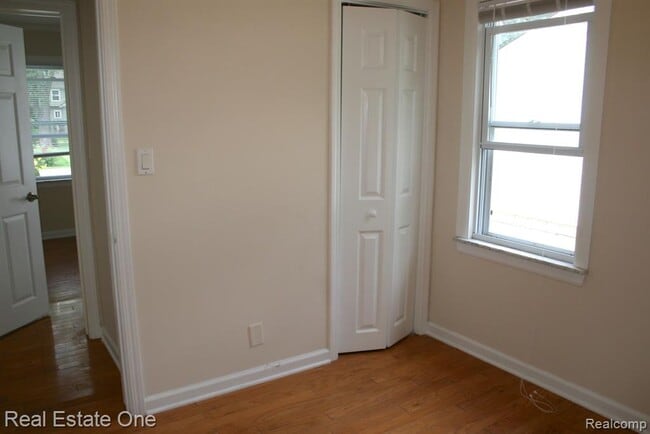 Building Photo - 3268 Troy Ave