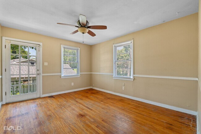 Building Photo - 902 1/2 Gladstone Blvd-