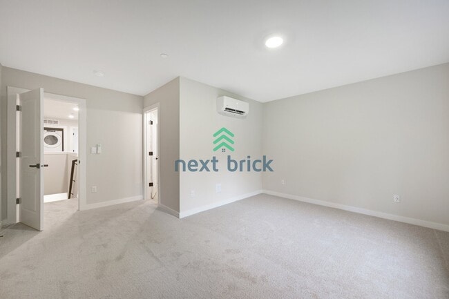 Building Photo - Spacious 3-Bedroom Townhouse Retreat with 3 Full Baths in Bothell - 1,551 Sq. Ft. of Modern Comfort!