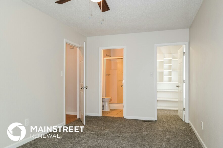 Building Photo - 5501 White Oak Ln