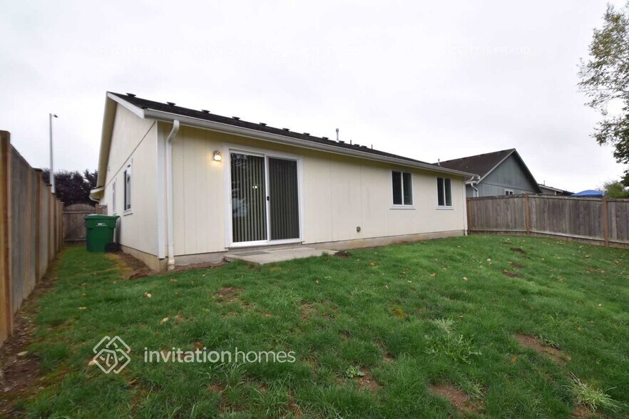 Building Photo - 10612 63rd Dr NE