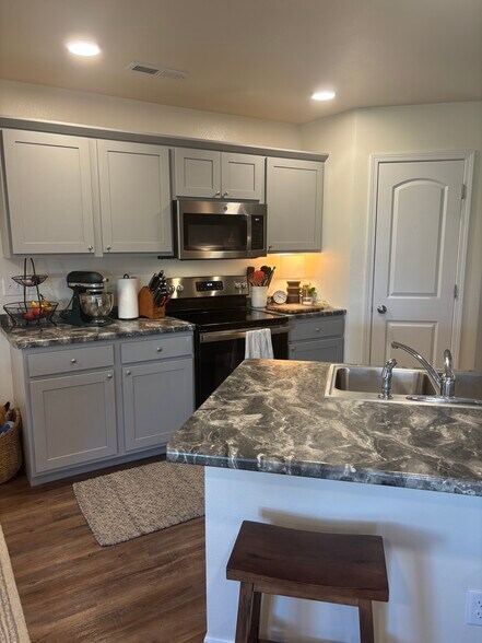 Building Photo - 304 Post Oak Dr