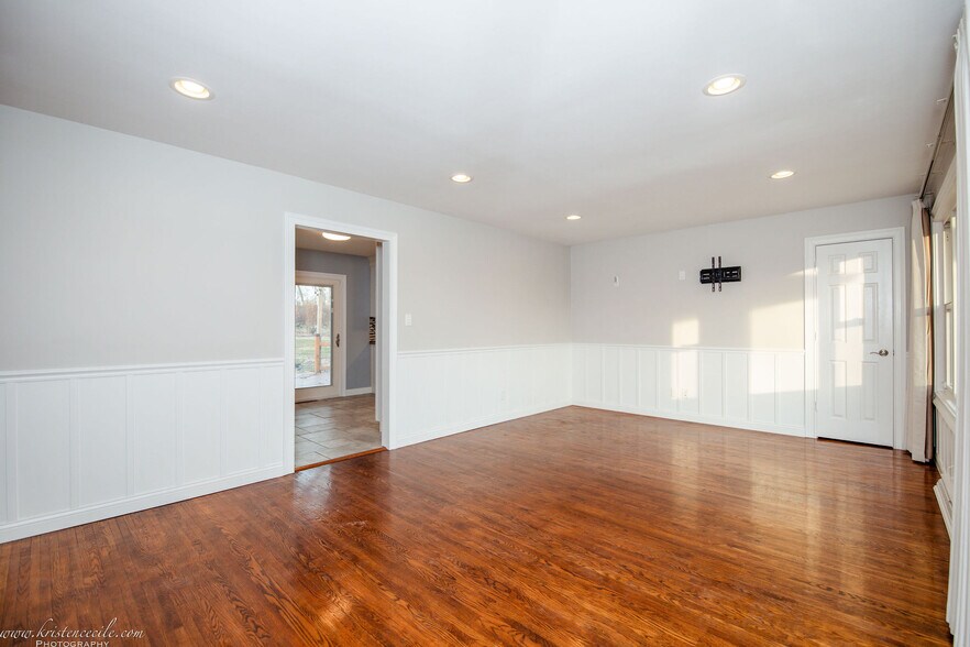 Building Photo - 123 Haines Ave