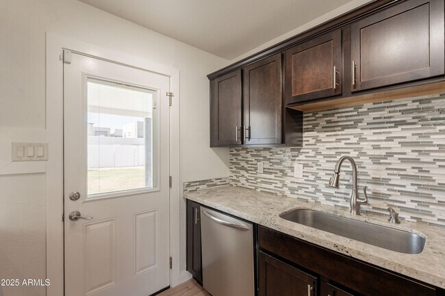 Building Photo - 6808 E Loma Land Dr