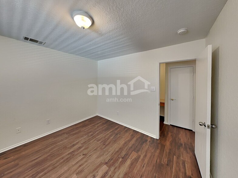 Building Photo - 6163 Brandys Farm