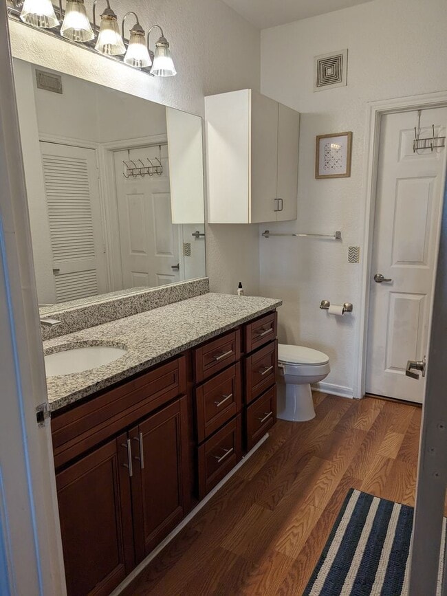 Building Photo - Great 1 Bedroom / 1 Bathroom Condo in Downtown Orlando! Free Water, Sewer, Trash & Pest Control!