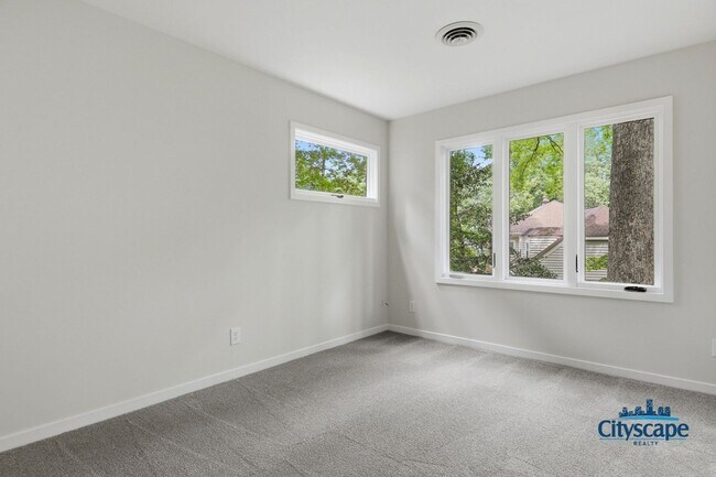 Building Photo - Swanky Brandermill Contemporary Home available NOW