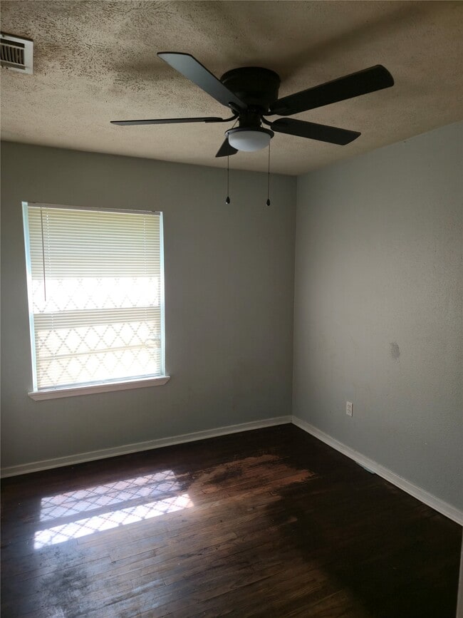 Building Photo - 5203 Pensdale St