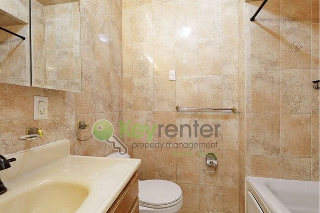 Building Photo - $500 Off First Month! 2BR in The Heights w...