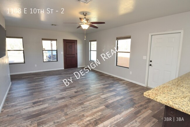 Building Photo - Modern 3 Bed 3 Bath - Less than 1 Mile to ...