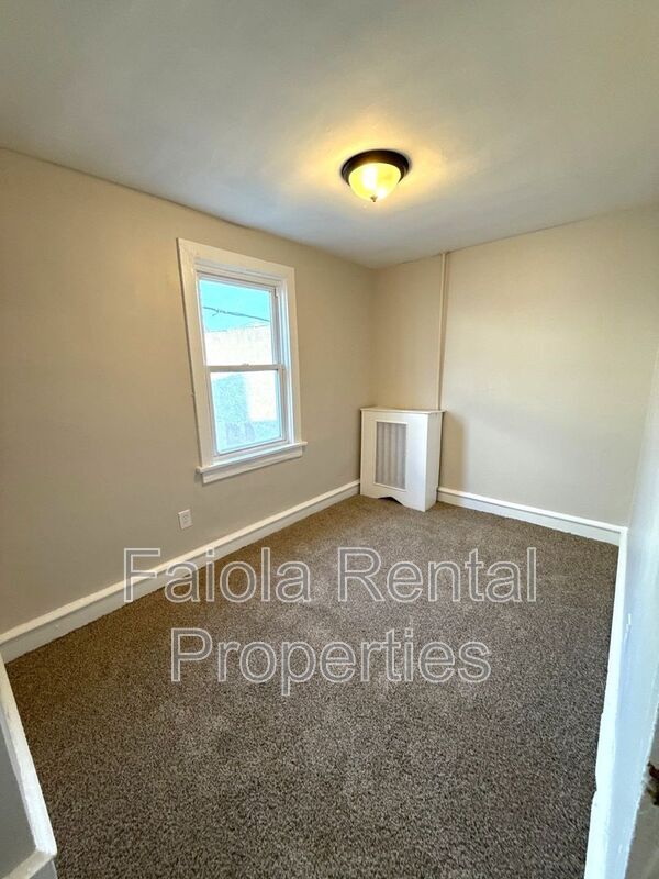 Building Photo - 905 Keener Ave