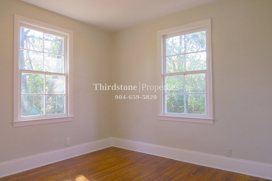 Building Photo - 4762 Colonial Ave