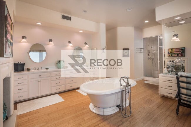 Building Photo - 3335 Caminito Daniella