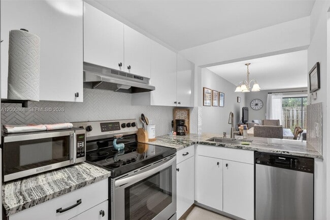 Building Photo - 9425 S Ocean Dr