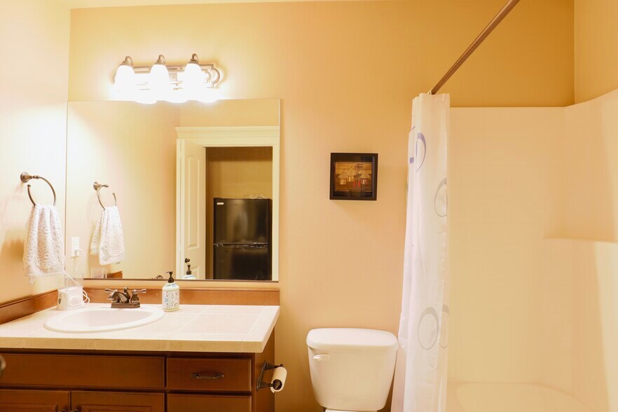 Building Photo - 12323 NE 102nd Ln