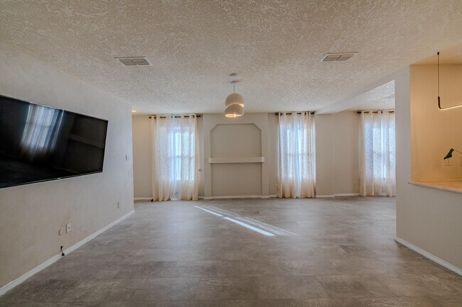 Building Photo - 4031 Cresta Park Ave NW