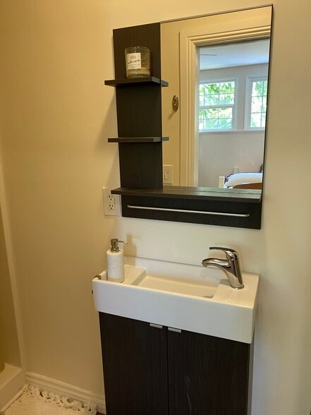 New - 611 S Griffith Park Dr