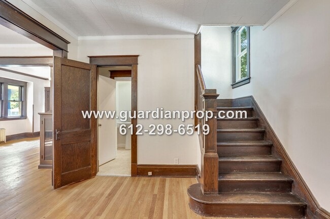 Building Photo - Large House in Hamline Midway Available October 1st, Original Woodwork, Updated Kitchen & Baths, ...