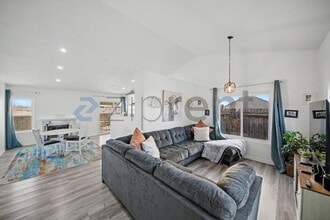 Building Photo - Unit