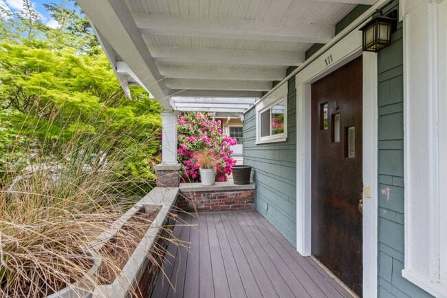 Building Photo - 4Bd/2Ba Seattle Home