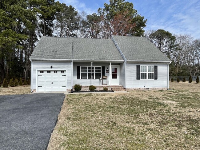 Building Photo - 1331 Middleneck Dr