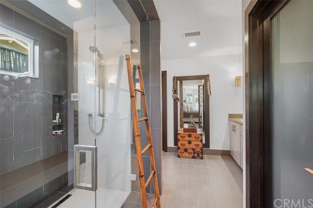 Building Photo - 16341 Hollywood Ln