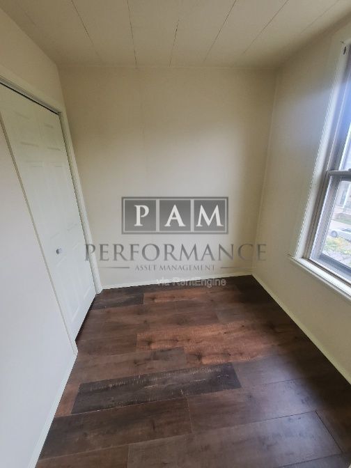 Building Photo - 919 E Brady St