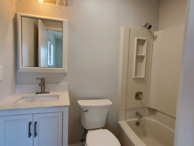 Building Photo - Fiddler's Cove Condo with Pool View- Walk ...