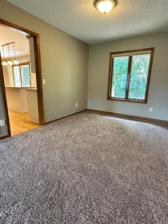 Building Photo - Maple Grove Single Family Home, Office, Fa...