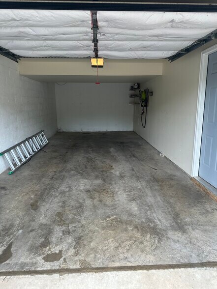Building Photo - 635 Rockwood Dr