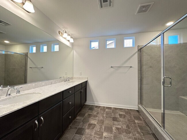 Building Photo - Robindale & Westwind