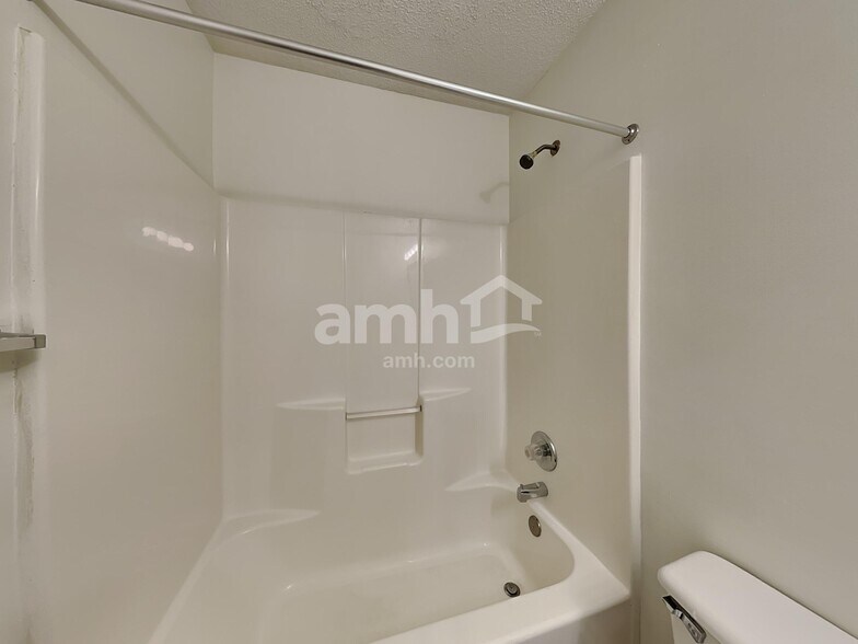 Building Photo - 145 Sandy Ln