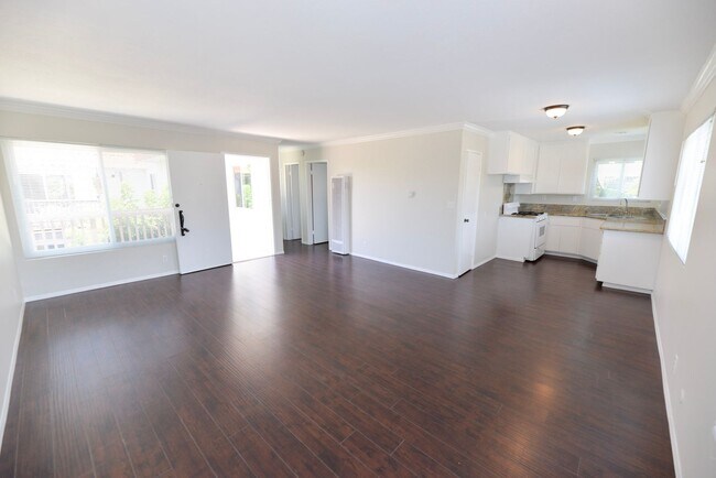 Building Photo - 248 Avenida Del Poniente